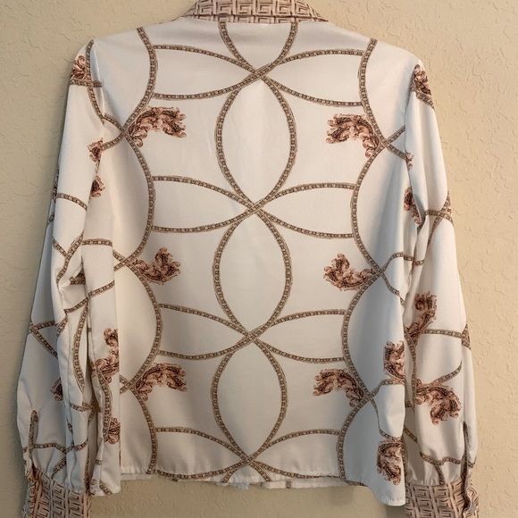 Pretty silky shirt! - Picture 2 of 5